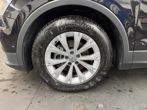 VOLKSWAGEN Tiguan (2018) — foto 16 van 24