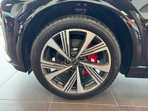 AUDI SQ6 e-tron (2026) — foto 16 van 23
