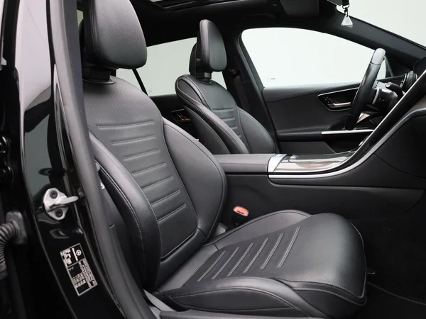 Mercedes-Benz C-Klasse (2022) — foto 35 van 54
