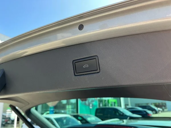 VOLKSWAGEN Tiguan Dsl (2018) — foto 14 van 22