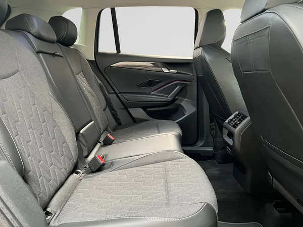 VOLKSWAGEN Tiguan (2024) — foto 6 van 20