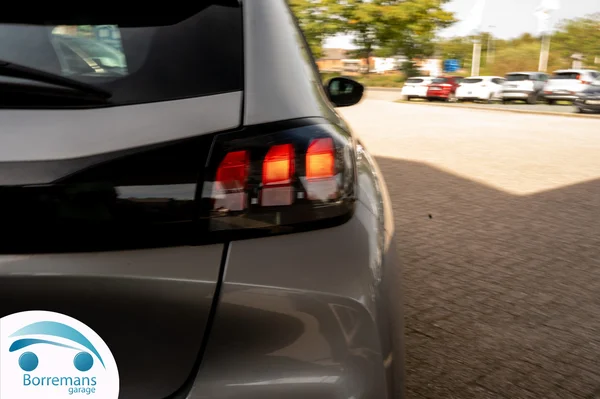 Peugeot 208 (2023) — foto 2 van 28
