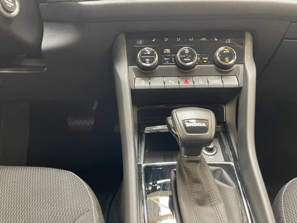 SKODA Kodiaq (2022) — foto 3 van 24