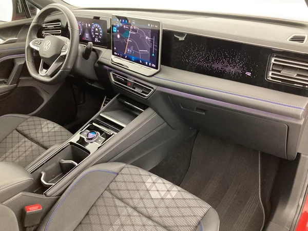 VOLKSWAGEN Tiguan Dsl (2024) — foto 13 van 36