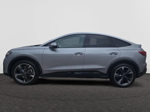 AUDI Q4 Sportback e-tron (2025) — foto 12 van 24