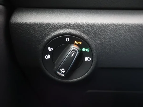 Volkswagen T-Roc (2023) — foto 16 van 26