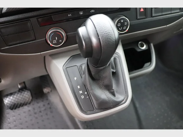 VOLKSWAGEN Transporter T6.1 1000 Combi Swb (2022) — foto 8 van 25