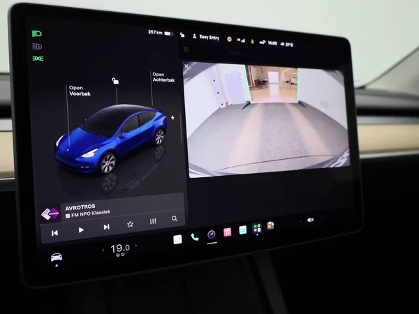 Tesla Model Y (2022) — foto 16 van 43