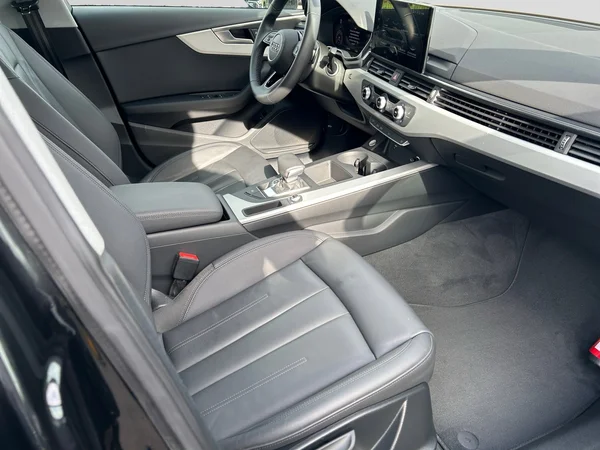 AUDI A4 (2023) — foto 24 van 24