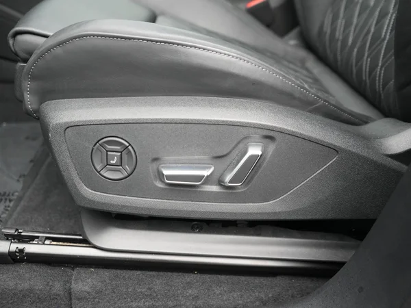 AUDI Q6 e-tron (2025) — foto 2 van 40