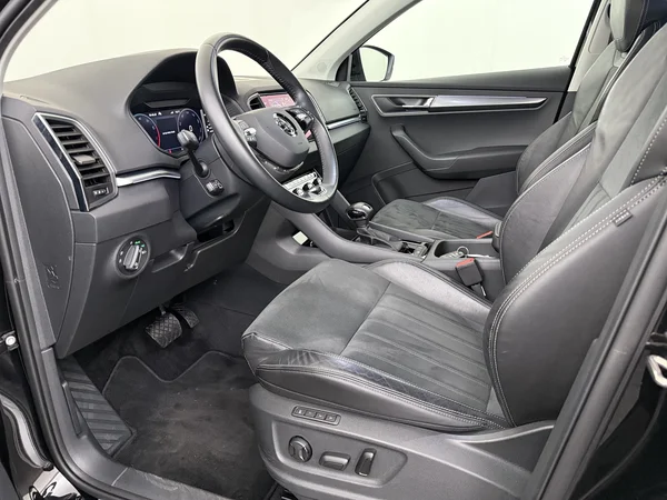 SKODA Karoq (2022) — foto 2 van 27