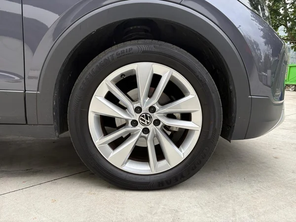 VOLKSWAGEN T-Cross (2024) — foto 17 van 24