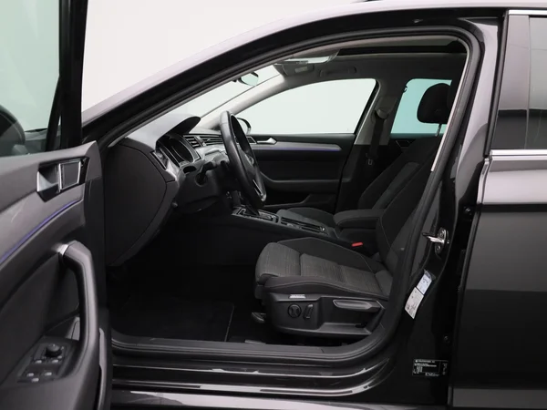 Volkswagen Passat (2022) — foto 48 van 48