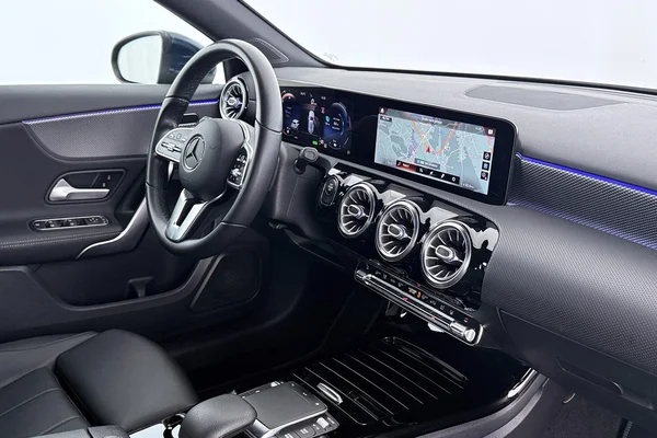 Mercedes-Benz A-Class PHEV (W177) (2020) — foto 5 van 31