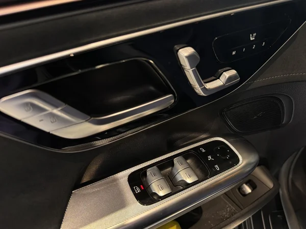 Mercedes-Benz EQE (2024) — foto 29 van 30
