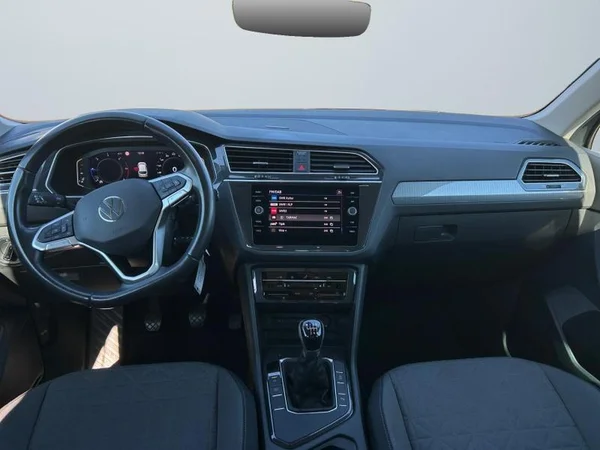 VOLKSWAGEN Tiguan Dsl (2022) — foto 6 van 31