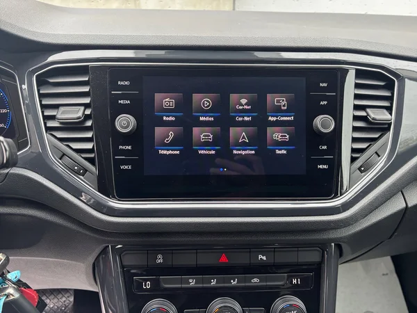 VOLKSWAGEN T-Roc (2018) — foto 4 van 18