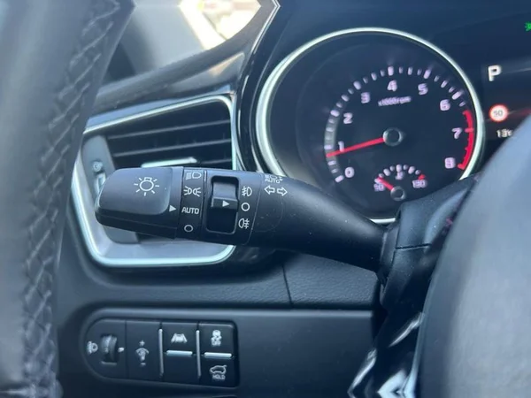 KIA XCeed (2024) — foto 18 van 31
