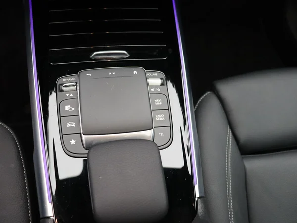 Mercedes-Benz EQB (2023) — foto 6 van 29