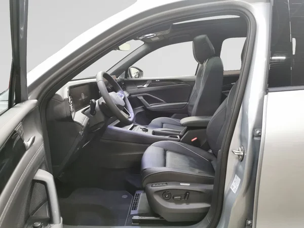 VOLKSWAGEN Tiguan (2026) — foto 2 van 15