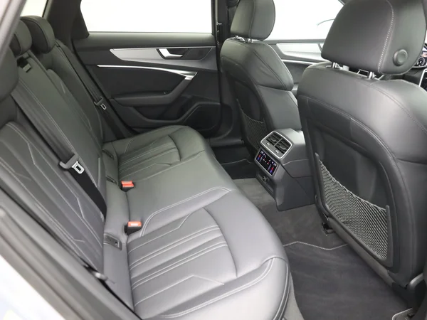 AUDI A6 Avant PHEV (2024) — foto 16 van 23