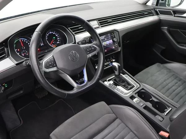 Volkswagen Passat (2022) — foto 2 van 30