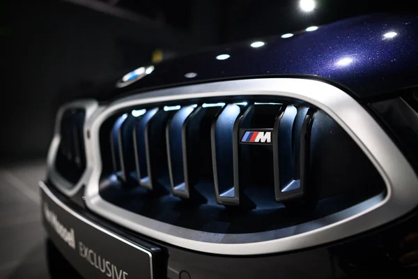 BMW M8 (2023) — foto 35 van 38