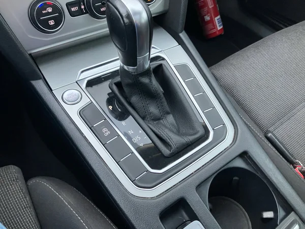VOLKSWAGEN Passat SW (2015) — foto 8 van 23