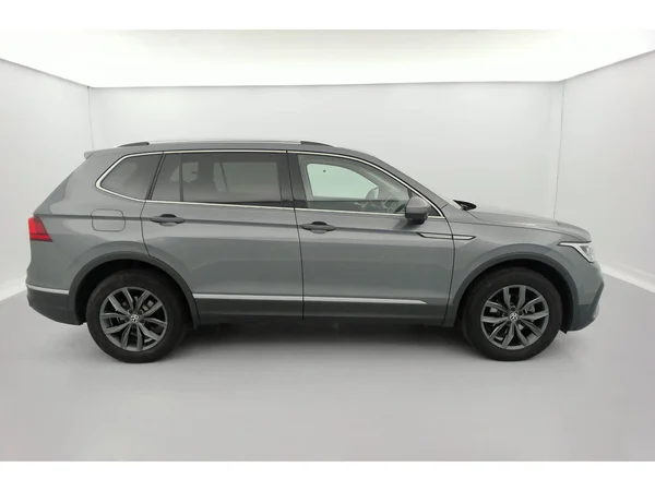 VOLKSWAGEN Tiguan Allspace (2023) — foto 3 van 36
