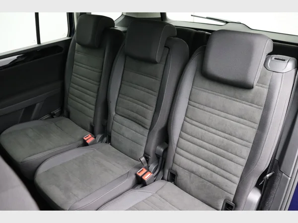 VOLKSWAGEN Touran (2023) — foto 27 van 28