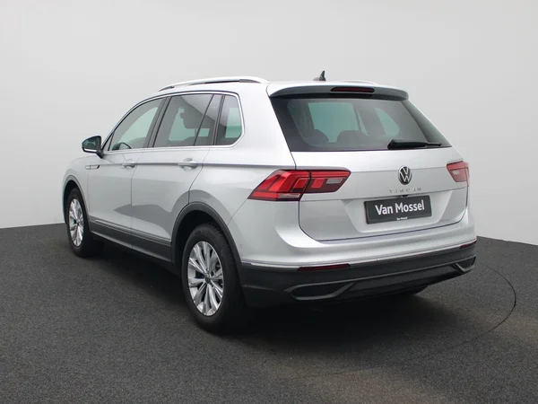 Volkswagen Tiguan (2022) — foto 12 van 48
