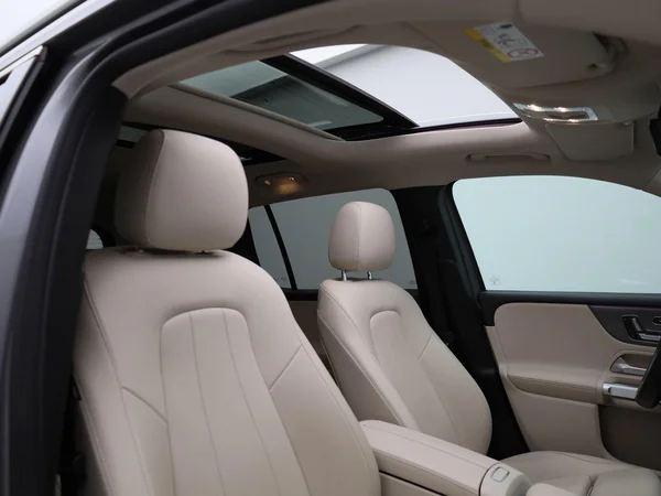 Mercedes-Benz GLB (2021) — foto 31 van 45