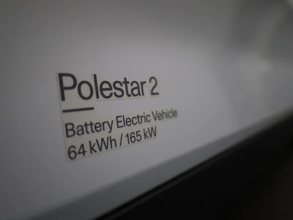 Polestar 2 (2022) — foto 9 van 49