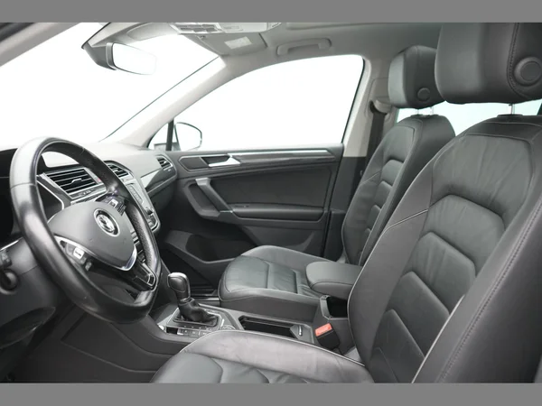 VOLKSWAGEN Tiguan (2016) — foto 3 van 30