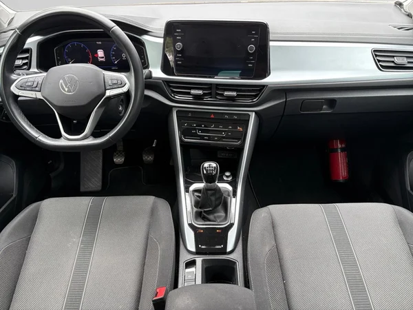 VOLKSWAGEN T-Roc (2023) — foto 2 van 24