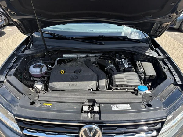 VOLKSWAGEN Tiguan (2019) — foto 13 van 24