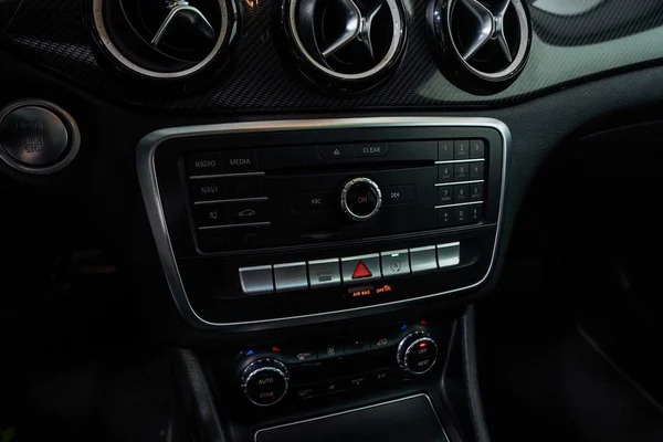 Mercedes-Benz GLA (H247) (2020) — foto 18 van 44