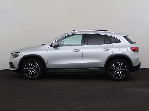 MERCEDES GLA 180 (2022) — foto 12 van 30