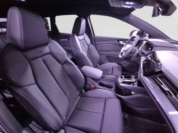 AUDI Q4 e-tron (2024) — foto 17 van 24