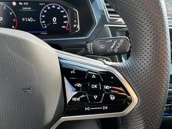 VOLKSWAGEN Tiguan (2021) — foto 26 van 33