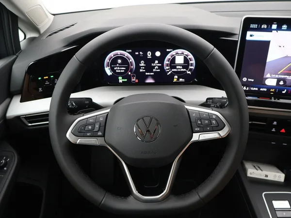 VOLKSWAGEN Golf VIII SW (2026) — foto 9 van 22