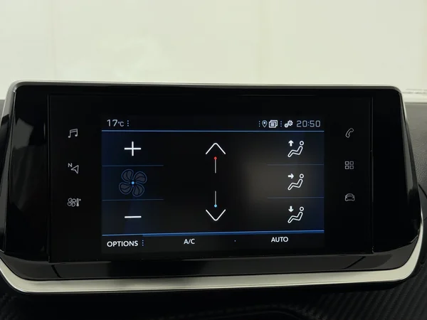 PEUGEOT 2008 (2021) — foto 17 van 26