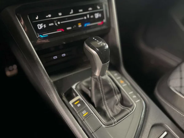 Volkswagen Tiguan (2021) — foto 5 van 21