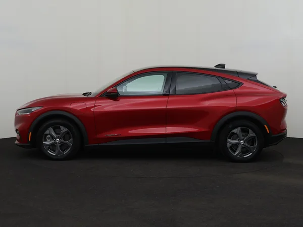 FORD Mustang Mach-E (2022) — foto 12 van 33