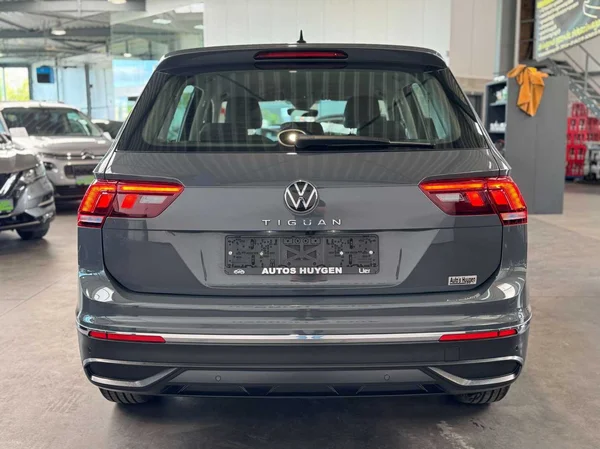 Volkswagen Tiguan (2021) — foto 11 van 17