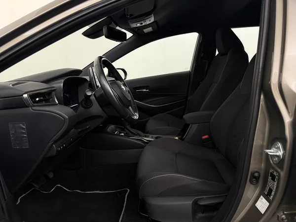TOYOTA Corolla (2022) — foto 2 van 27