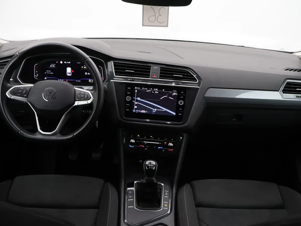 VOLKSWAGEN Tiguan (2022) — foto 3 van 24