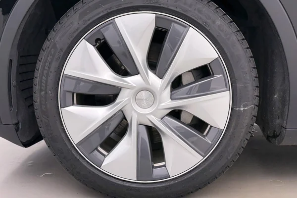 Tesla Model 3 (2023) — foto 29 van 36