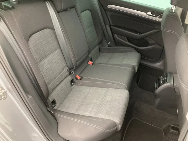 VOLKSWAGEN Passat Variant (2021) — foto 27 van 36