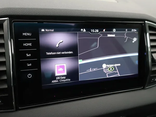 Škoda Karoq (2023) — foto 7 van 33